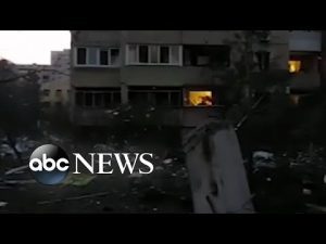 Read more about the article Ukraine emergency services evacuate building, put out fire in Kyiv