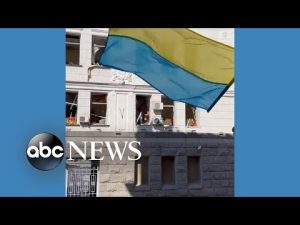 Read more about the article Ukrainian flag flies on destroyed building in Kharkiv