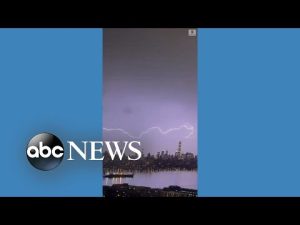 Read more about the article Lightning flashes across Manhattan sky