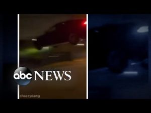 Read more about the article Police search for driver of Tesla seen going airborne in viral video l GMA