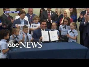 Read more about the article DeSantis signs controversial ‘Don’t Say Gay’ Bill I ABCNL