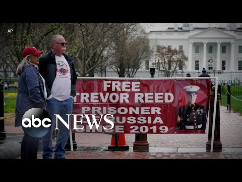 Read more about the article Parents of ex-Marine detained in Russia protest at White House
