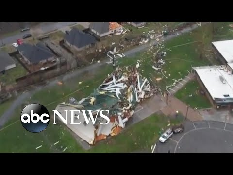 Read more about the article Powerful tornado tears through Springdale, Arkansas