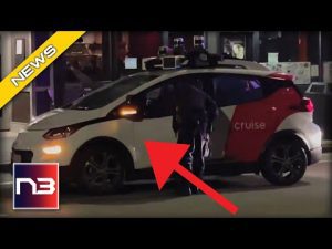 Read more about the article Police Pull Over Driverless Car, Then It Does the UNIMAGINABLE