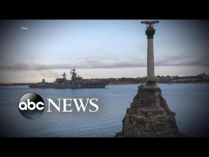 Read more about the article Ukraine claims it badly damaged Russian flagship in Black Sea l GMA