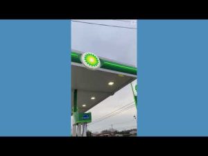 Read more about the article Wind shakes gas station roof in Tennessee