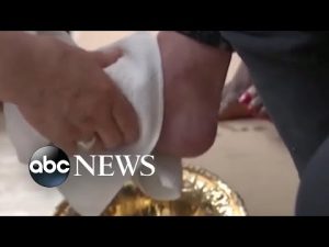 Read more about the article Pope Francis visits Italian prison for traditional foot-washing service