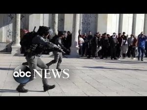 Read more about the article Israeli security forces storm Al-Aqsa mosque