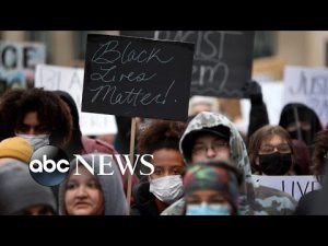 Read more about the article Lyoya protest, Passover prayers, Coachella: World in Photos, April 18, 2022