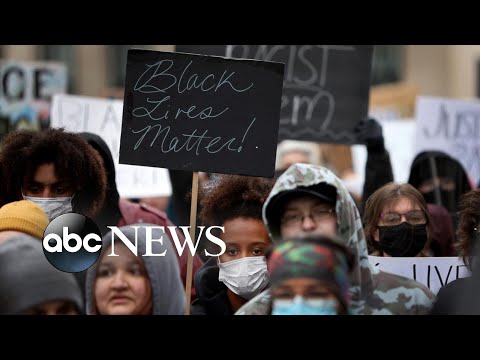 You are currently viewing Lyoya protest, Passover prayers, Coachella: World in Photos, April 18, 2022