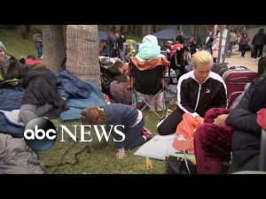 Read more about the article Ukrainian families seek asylum in US