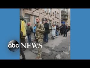 Read more about the article Ukrainians wait in line to buy stamps featuring soldier