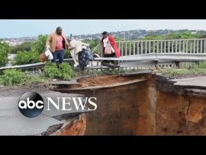 Read more about the article South Africa floods leave hundreds dead, dozens missing | ABCNL