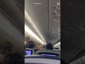 Read more about the article Some passengers on a Delta flight leaving Atlanta applaud announcement that masks were now optional.