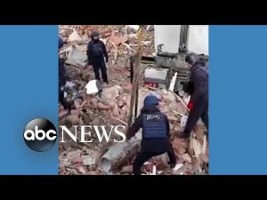Read more about the article Ukraine’s emergency services remove munitions after attacks l ABC News