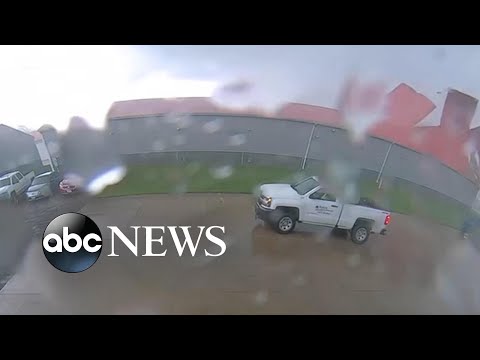 You are currently viewing Tornado rips roof off building in Ohio l ABC News