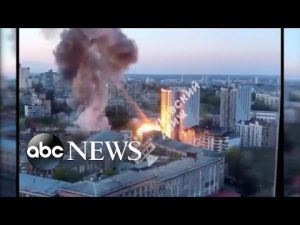 Read more about the article Russian missiles strike Kyiv l GMA