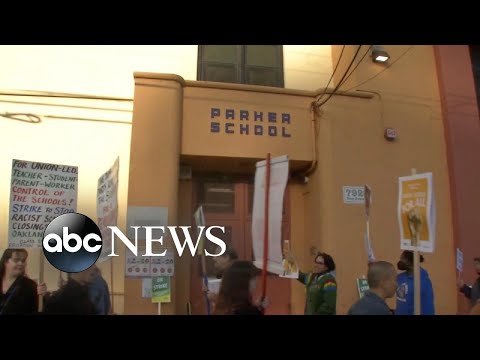 You are currently viewing Teachers and parents protest over school closures in Oakland