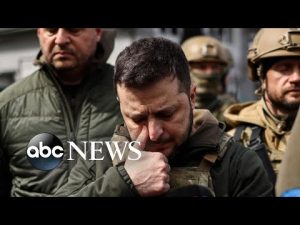 Read more about the article Zelenskyy surveys damage, Ramadan, Grammy Awards: World in Photos, April 4