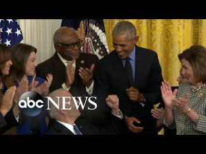 Read more about the article Obama makes 1st White House visit since leaving office