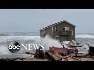 Read more about the article North Carolina beach house collapses into Atlantic