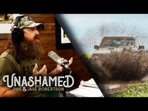 Read more about the article Jase Faces Disaster in an Electric Vehicle & Phil Warns About Earthly Treasures | Ep 476