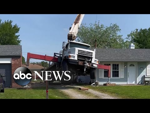 You are currently viewing Crane falls through roof of Indiana home