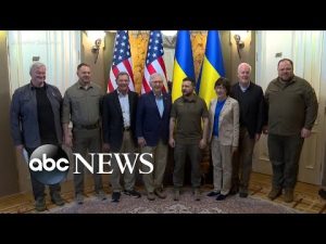 Read more about the article McConnell visits Ukraine with GOP delegation