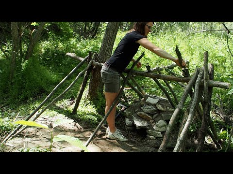 You are currently viewing Bushcraft Shelter With Fire Place inside (Part 1)