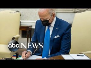 Read more about the article Biden invokes Defense Production Act to tackle formula crisis l GMA