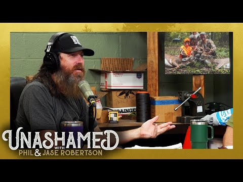 You are currently viewing Jase Is Still Laughing at This Collection Plate Gaffe