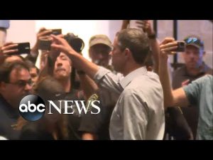 Read more about the article Beto O’Rourke interrupts Texas governor’s press conference on shooting