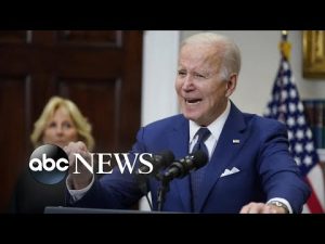 Read more about the article ABC News Live: Biden calls on lawmakers to confront gun lobbyists l ABCNL