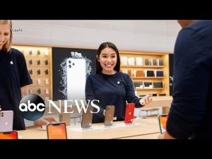 Read more about the article Apple employees get a boost in pay