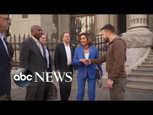 Read more about the article US lawmakers meet with President Zelenskyy in Ukraine