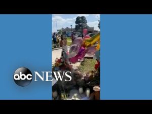Read more about the article Flowers and crosses placed in Uvalde town square memorial