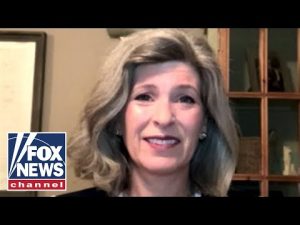 Read more about the article Sen. Ernst shares Memorial Day message: Take time to remember those who have fallen for all of us