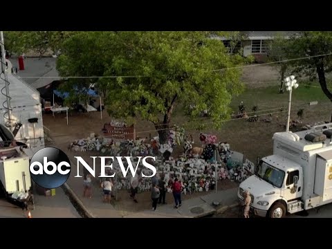 You are currently viewing Residents visit memorial honoring Uvalde shooting victims