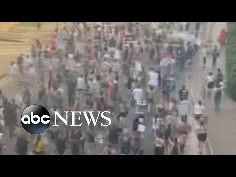 You are currently viewing Demonstrators take to the streets over leaked abortion opinion