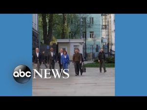 Read more about the article Pelosi leads congressional delegation to Kyiv