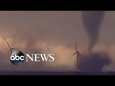You are currently viewing Powerful tornado sweeps through wind farms in north Texas