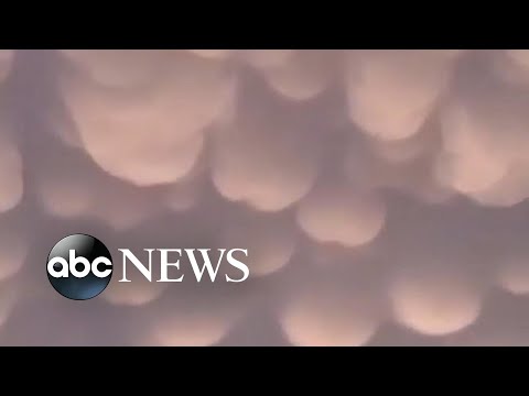 You are currently viewing Mammatus clouds roll across Oklahoma sky