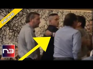 Read more about the article Ted Cruz Agrees To Take Picture With Man, Suddenly The UNEXPECTED Happens