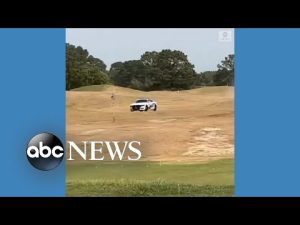 Read more about the article Police chase tears through Texas golf course