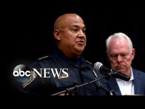 Read more about the article Uvalde school police chief off the job