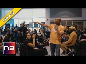 Read more about the article Dave Chappelle Gets LAST LAUGH At Those Angry At Him For Trans Jokes