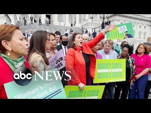 You are currently viewing Lawmakers march to Supreme Court for abortion rights