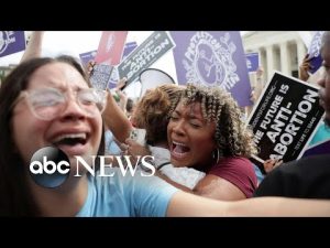 Read more about the article SCOTUS reaction, Pride celebration, Griner in court: World in Photos, June 27