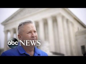 Read more about the article Supreme Court rules in favor of public school coach who prayed on field