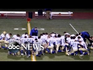 Read more about the article Supreme Court sides with praying coach in landmark religious liberty case | ABCNL